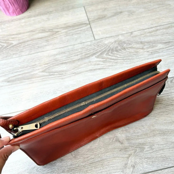 Vintage Brown  Leather Clutch Bag Made in Canada - Picture 4 of 14